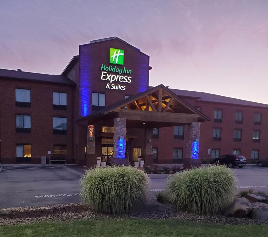 Holiday Inn Express & Suites Donegal an IHG Hotel - main image