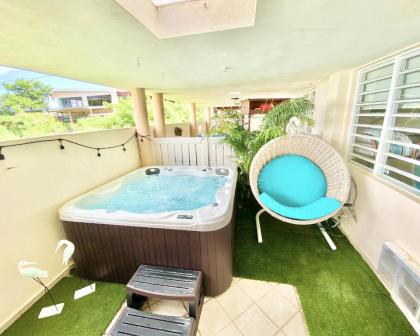 Tropical Breeze Private Jacuzzi for 4 Beach View - image 11