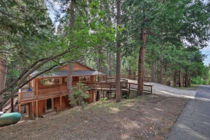 Spacious Cabin Walk to Big Trees State Park! - image 5