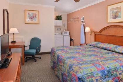 Golden Eagle Motel - image 14