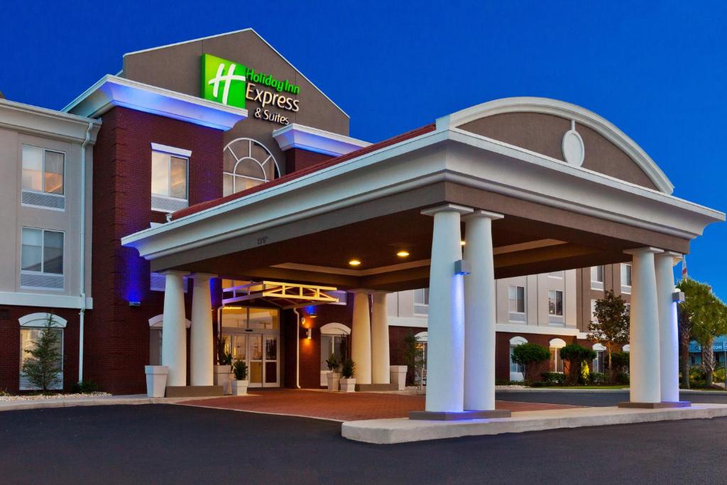 Holiday Inn Express Hotel & Suites Dothan North an IHG Hotel - main image