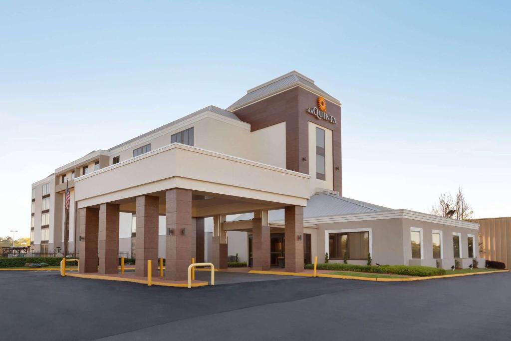 La Quinta inn & suites by Wyndham Dothan - main image