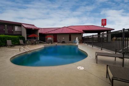 Red Roof Inn & Suites Dothan - image 5