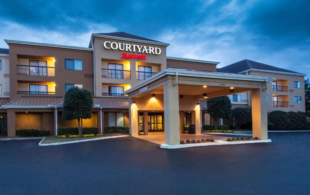 Courtyard by Marriott Dothan - main image