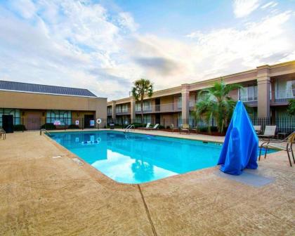 Clarion Inn & Suites Dothan South - image 8