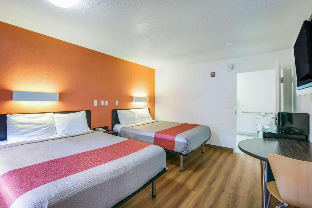 Motel 6-Dothan AL - main image