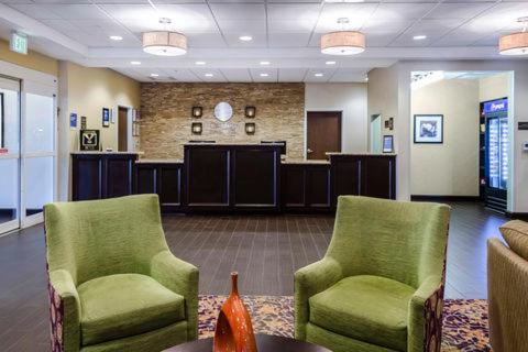 Comfort Inn & Suites Dothan East - image 2