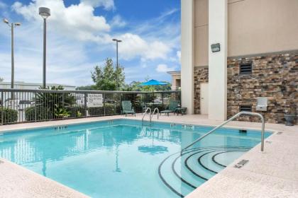 Hampton Inn Douglas - image 13