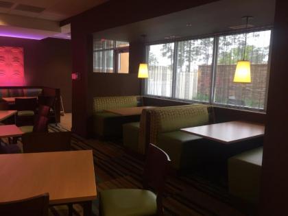 Fairfield Inn & Suites by Marriott Douglas - image 11