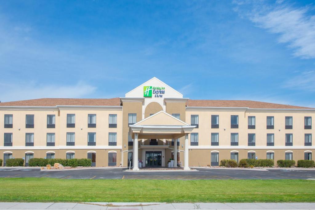 Holiday Inn Express & Suites Douglas an IHG Hotel - main image