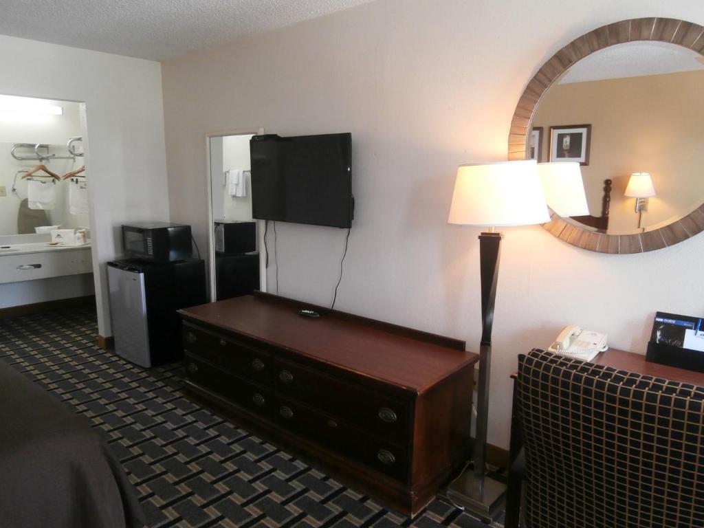 Americas Best Value Inn Douglasville - image 7