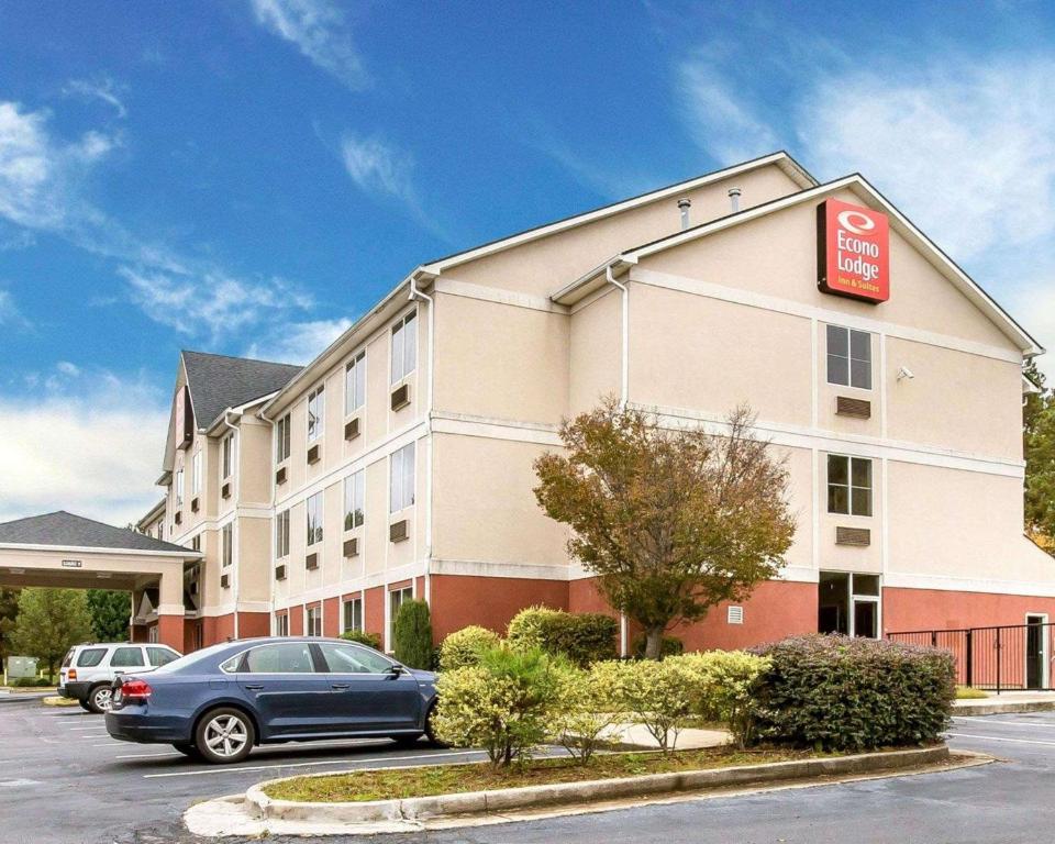 Econo Lodge Inn & Suites Douglasville - image 3