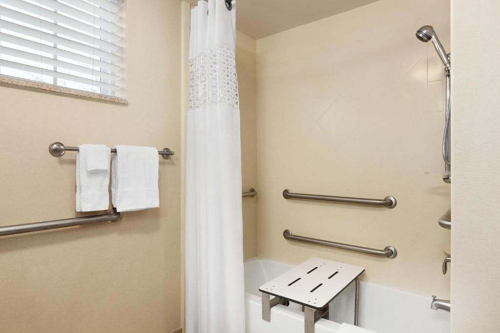 Hampton Inn Dover - image 6