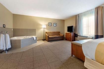 Quality Inn - image 10