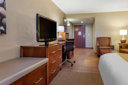 Quality Inn - image 12