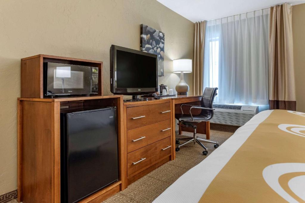 Quality Inn - image 7