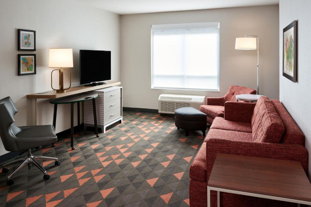 Holiday Inn & Suites Philadelphia W - Drexel Hill an IHG Hotel - image 3