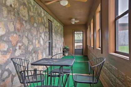 Dripping Springs Home with Deck Near Wedding Venue - image 15