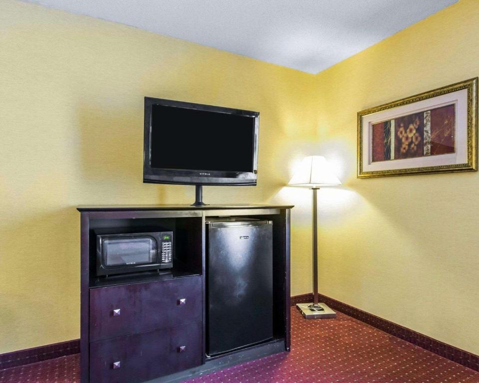 Quality Inn - image 2