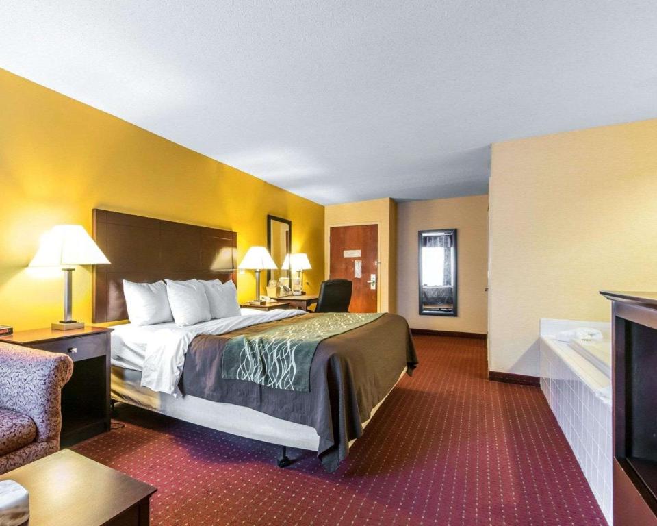 Quality Inn - image 7