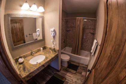 Stagecoach Inn & Suites - image 7