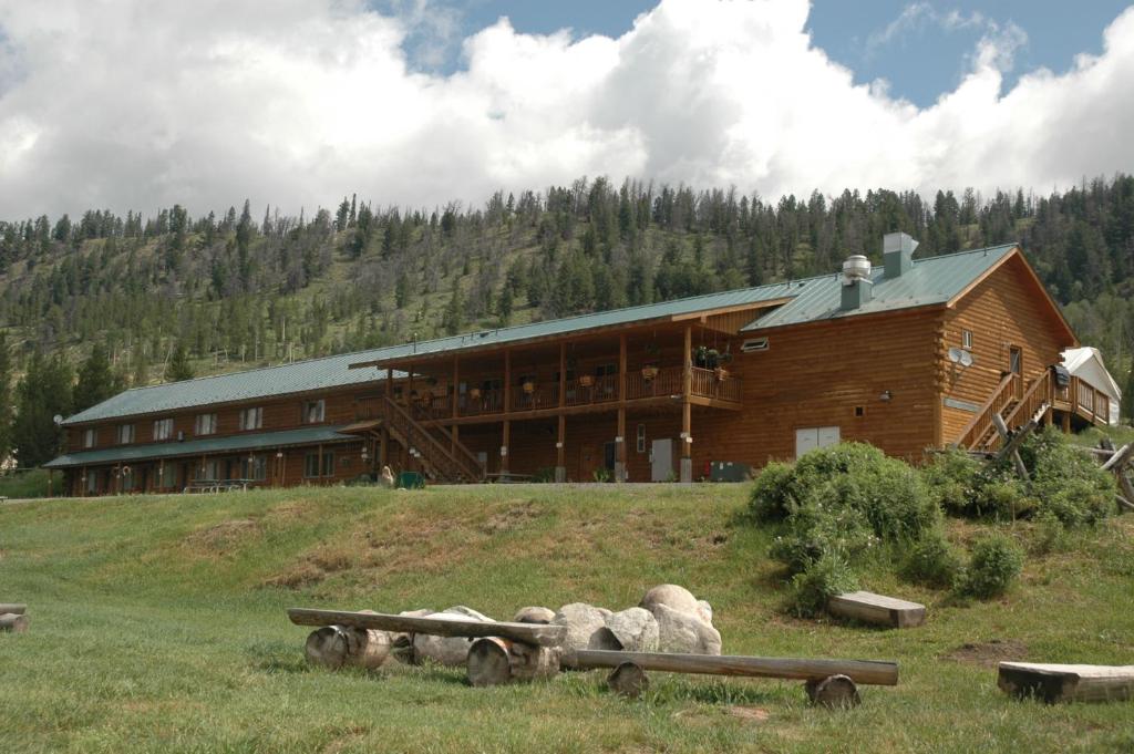 Lava Mountain Lodge - image 4