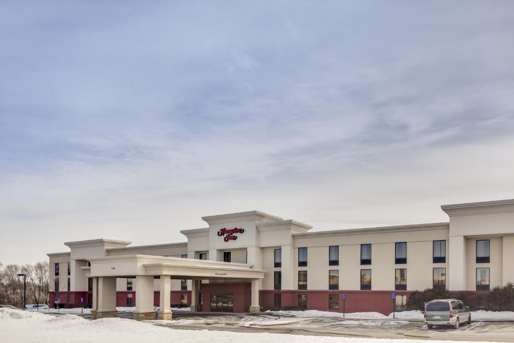 Hampton Inn Dubuque - main image