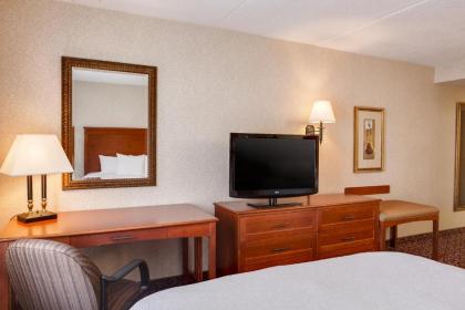 Hampton Inn Dubuque - image 13