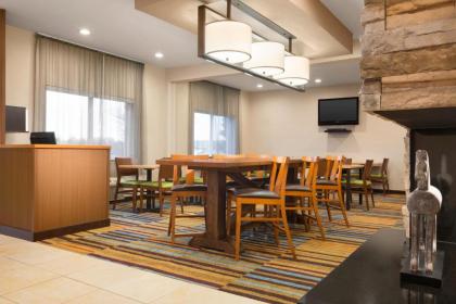 Fairfield Inn by Marriott Dubuque - image 9