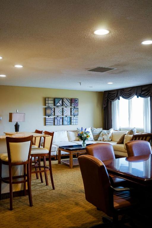 Best Western Plus Dubuque Hotel and Conference Center - image 5