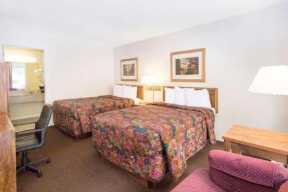 Days Inn by Wyndham Dubuque - image 2