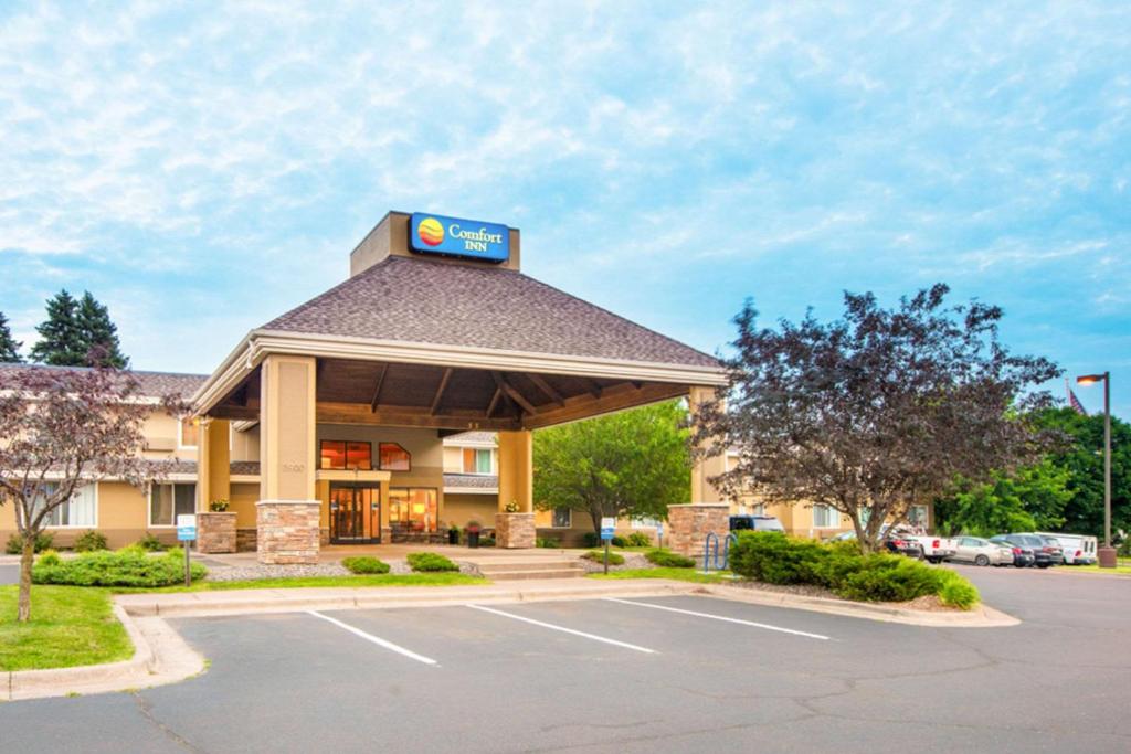 Comfort Inn West - image 2