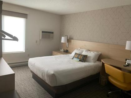 Days Inn & Suites by Wyndham Duluth by the Mall - image 2