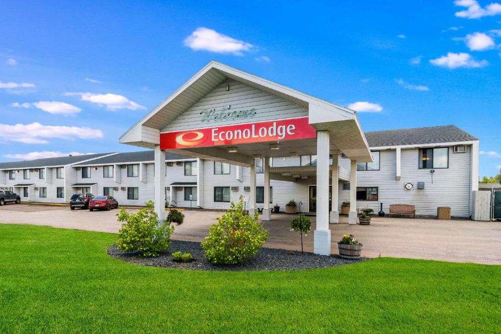 Econo Lodge Duluth near Miller Hill Mall - main image