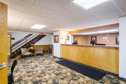 Econo Lodge Duluth near Miller Hill Mall - image 10