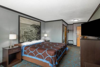 Super 8 by Wyndham Duluth - image 2