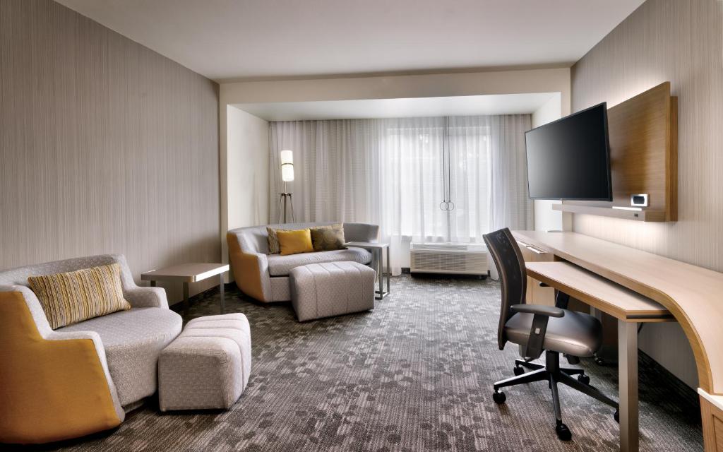 Courtyard by Marriott Atlanta Duluth Downtown - image 5