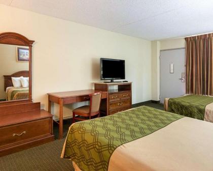 Econo Lodge Near Quantico Marine Base - image 9