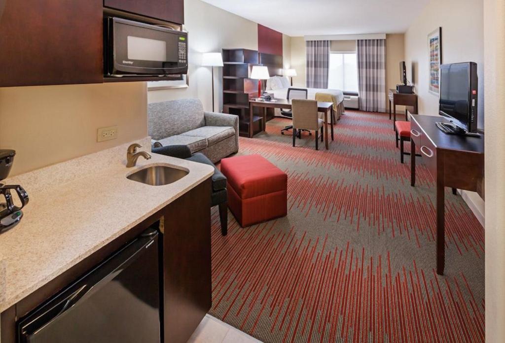 Holiday Inn Express Hotel and Suites Duncan an IHG Hotel - image 7