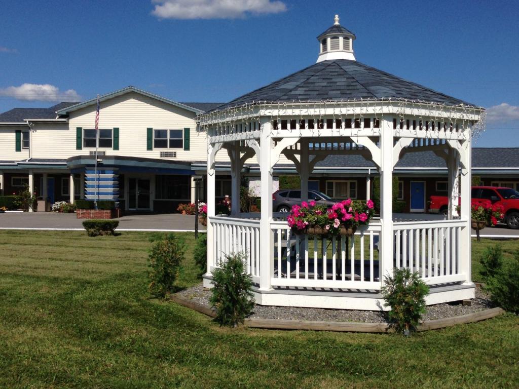 Wye Motor Lodge - main image