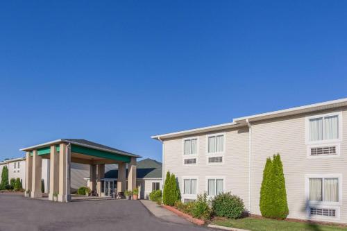 Days Inn & Suites by Wyndham Dundee - main image