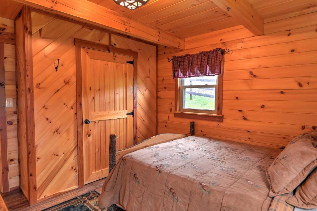 Rustic Dundee Log Cabin with Hot Tub and Forest Views! - image 7