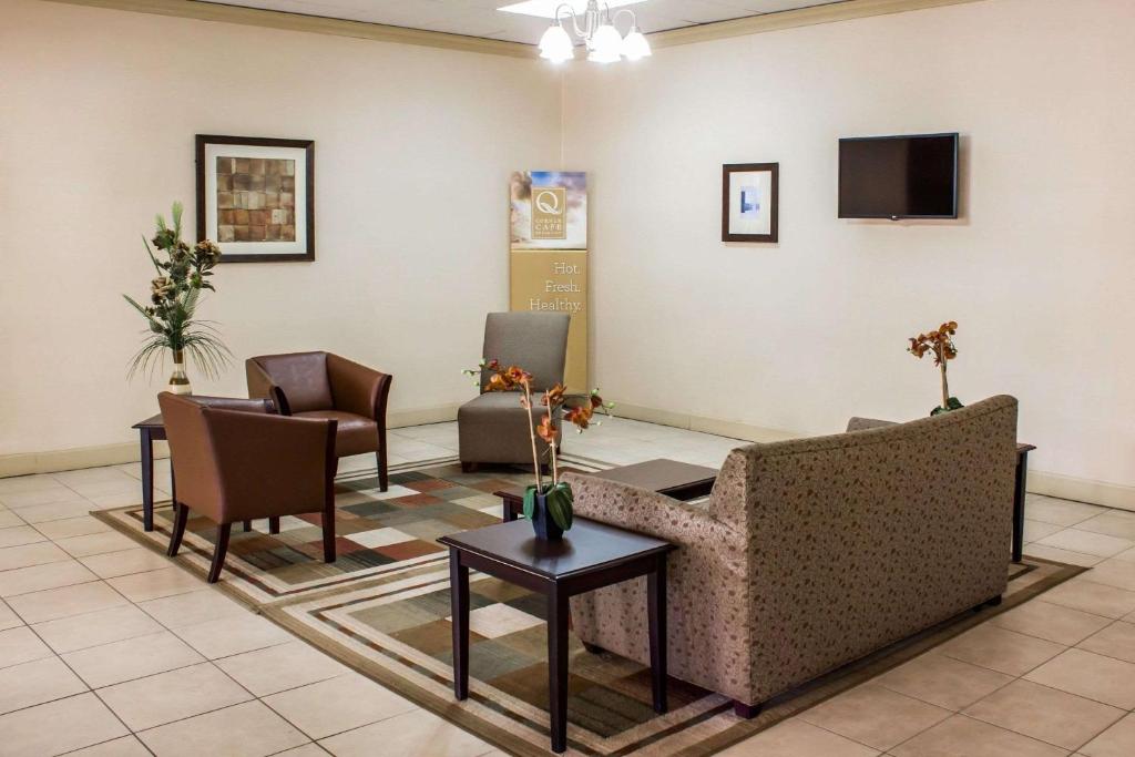 Quality Inn Dunn - image 4