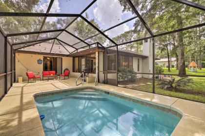 Pool House with Kayaks 2mi to Rainbow River and KP Hole Florida