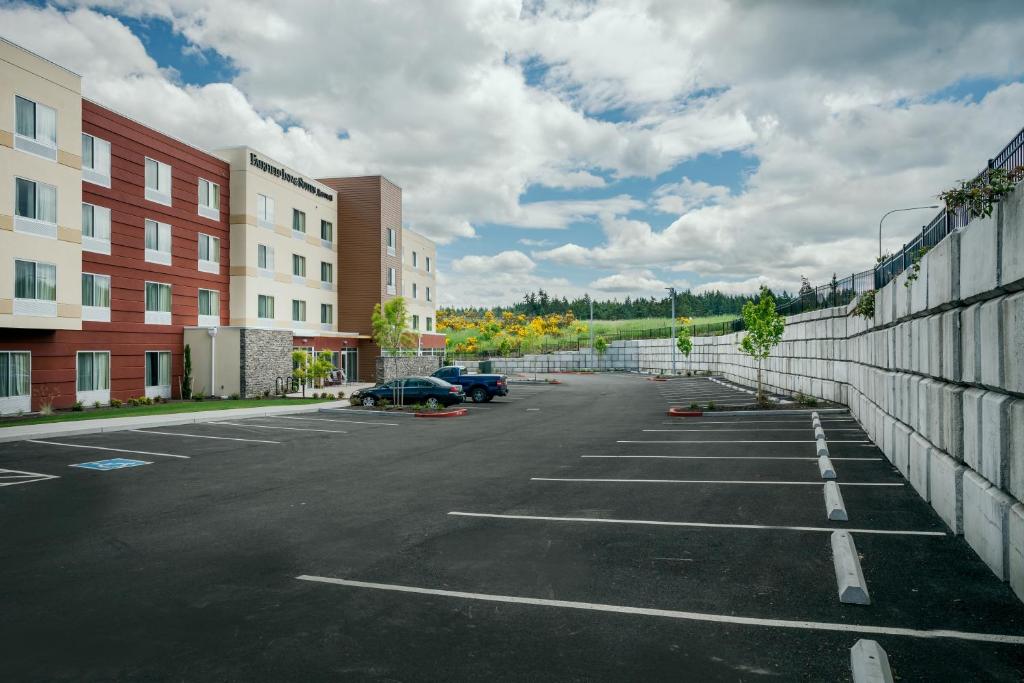 Fairfield Inn & Suites by Marriott Tacoma DuPont - image 2