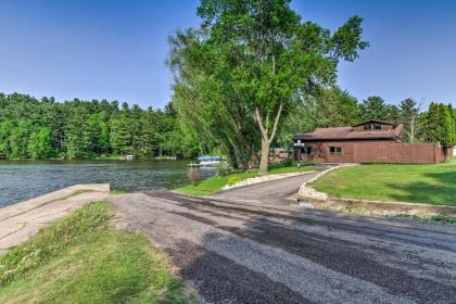 Lakefront Eau Galle Home with Hot Tub and Fire Pit - image 10