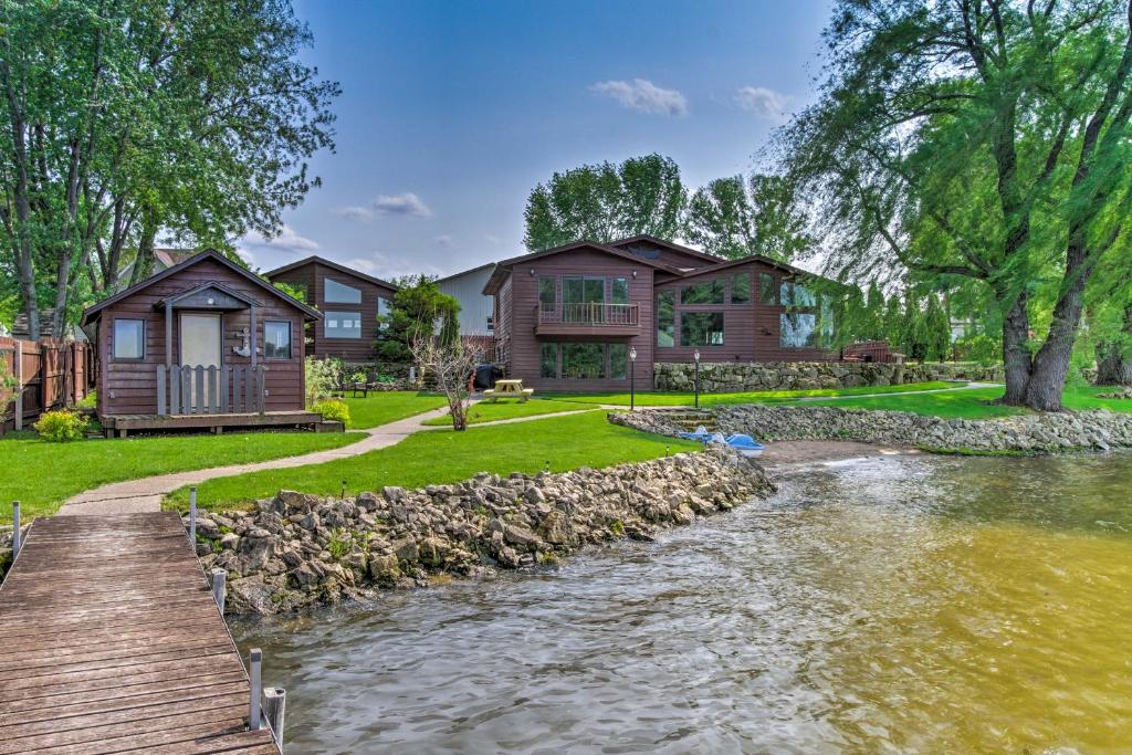 Lakefront Eau Galle Home with Hot Tub and Fire Pit - image 5