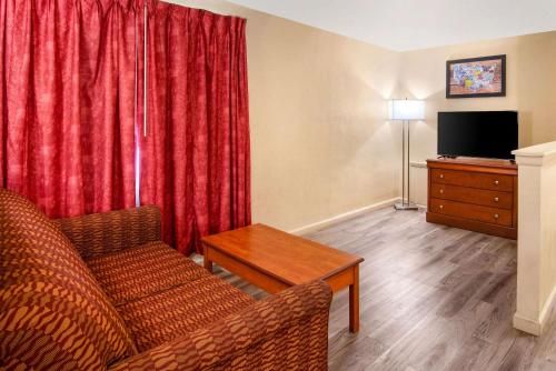 Econo Lodge Inn & Suites Durango - image 3