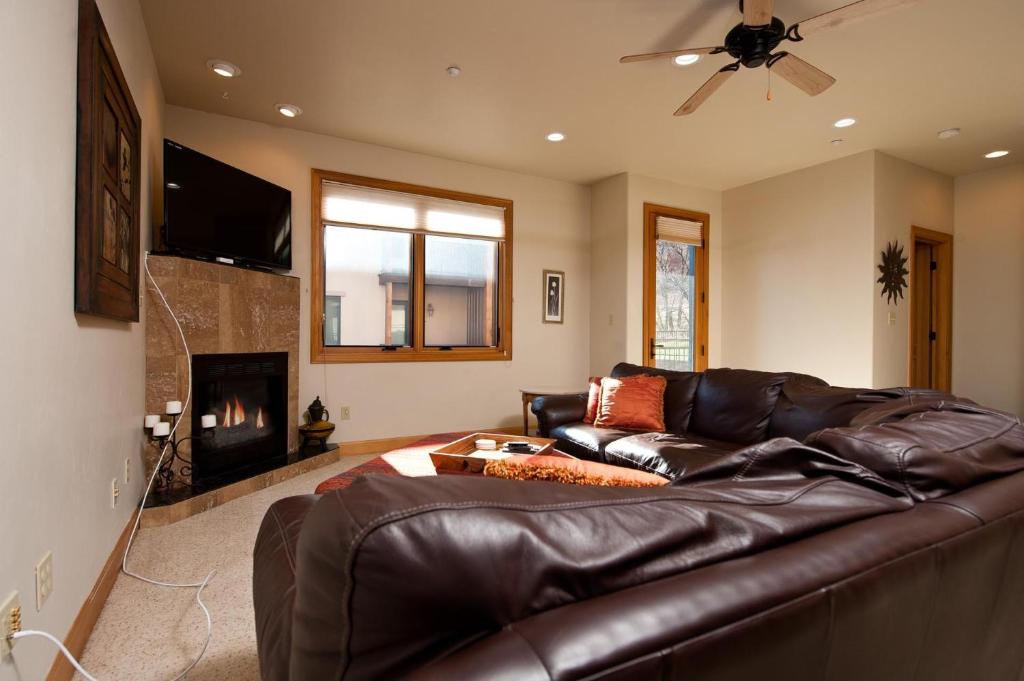 Crimson Cliffs - Unit 55 - image 2