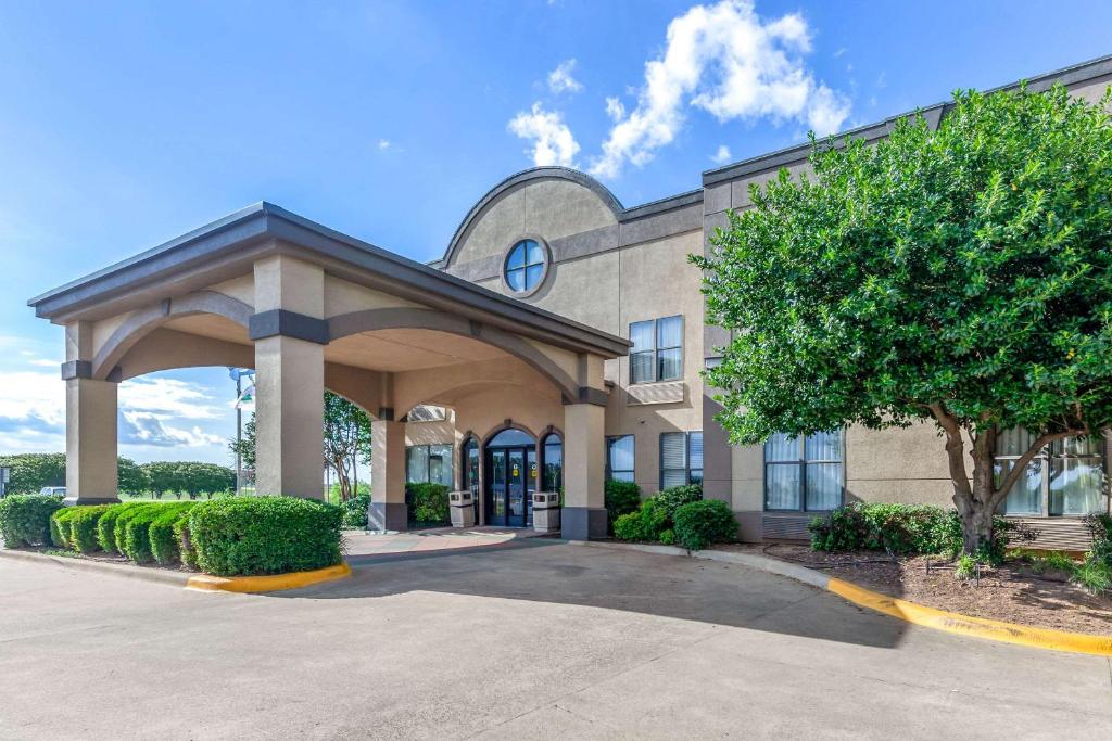 Quality Inn & Suites Durant - main image